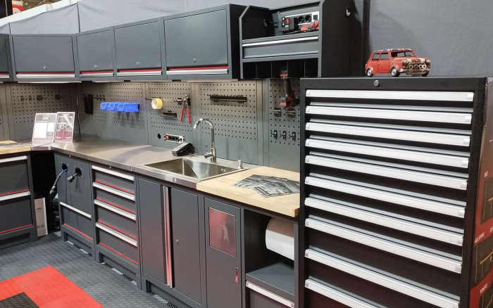 Equip Auto - 2025: горящие электромобили, гаджеты из 90-х и автомобильные масла