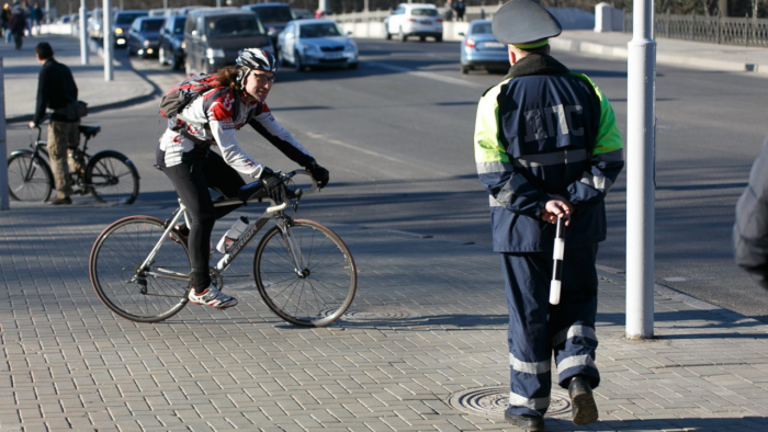 Почему пешеходы ходят по велодорожкам, и есть ли за это штраф