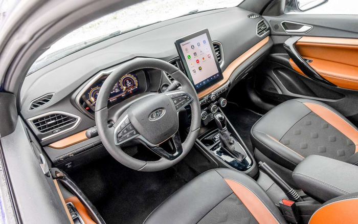 Выбираем недорогой универсальный автомобиль: сравнили две Лады и Солярис