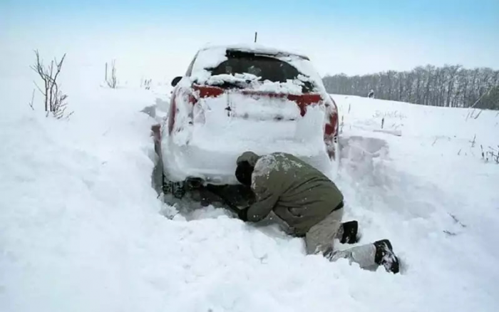 Как выехать из сугроба?