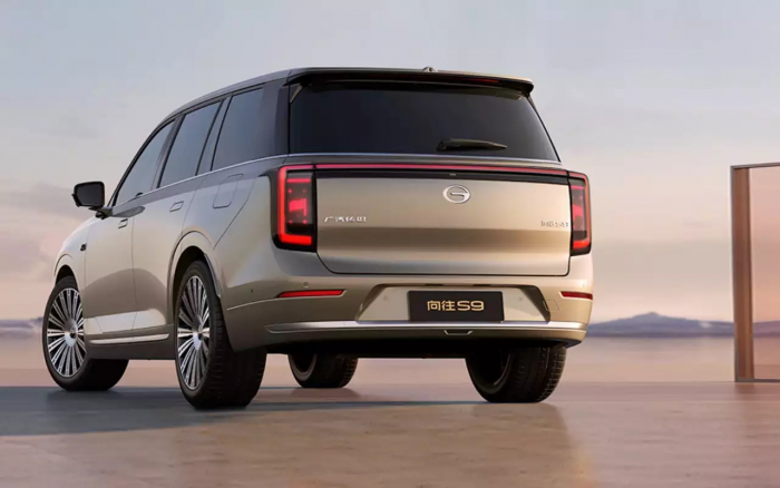 В России начнут официально продавать новый добротный кроссовер известной марки