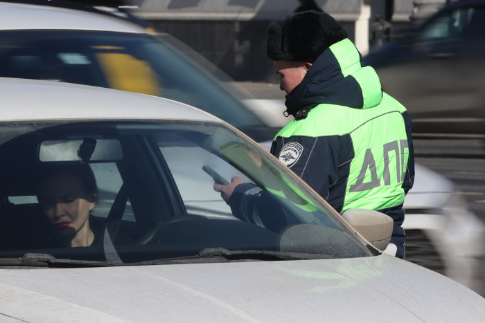 В Магнитогорске полицейский помог девушке и нарвался на проверку