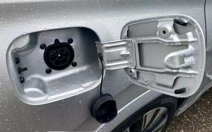 Самый дешевый гибридный кроссовер в РФ: как он едет? Каков расход?