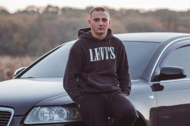 20 бронебойных идей. Что подарить парню, обожающему свою тачку?