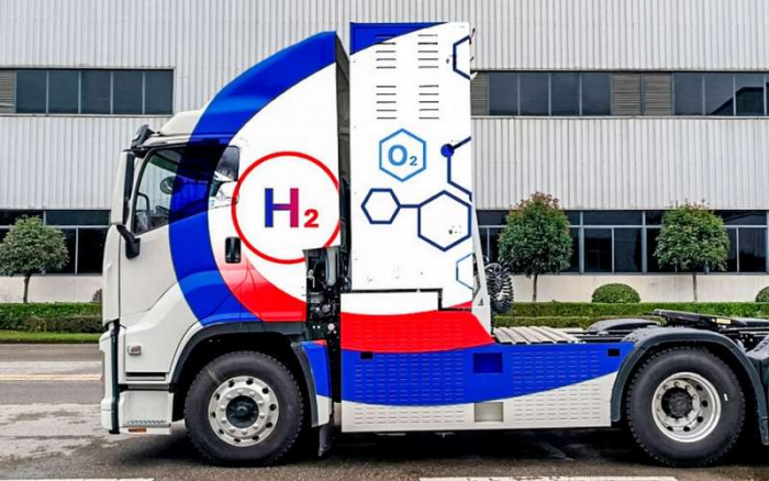 Огромный вездеход и водородный тягач — российский завод удивил новинками