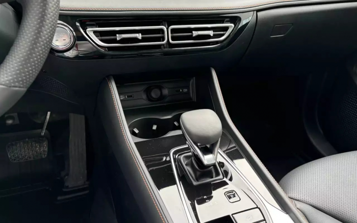 Новый Москвич М70 — первые фото интерьера