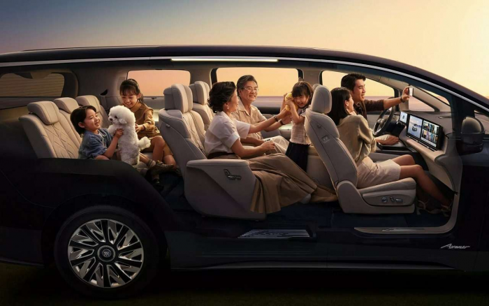 Настоящая «вилла на колесах»: представлен очень крутой американский минивэн