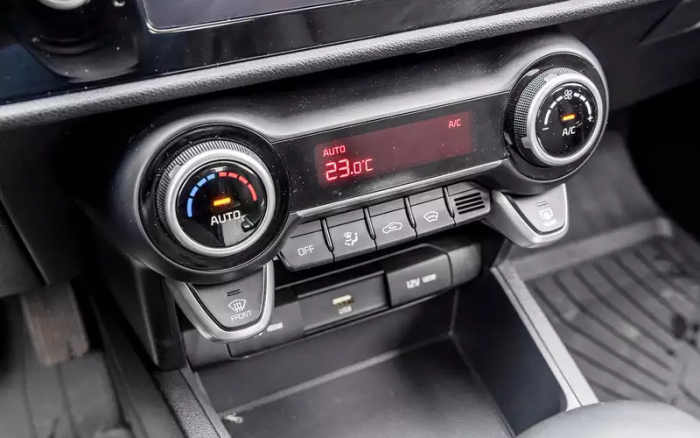 Выбираем недорогой универсальный автомобиль: сравнили две Лады и Солярис