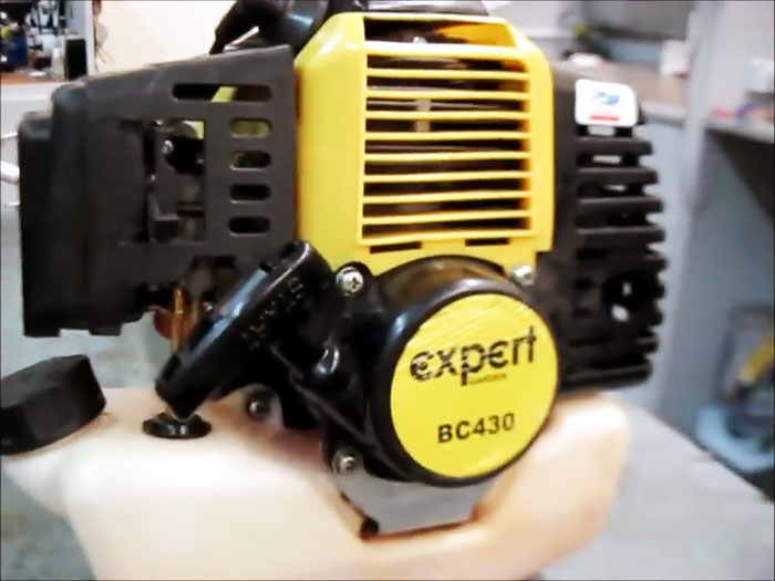 Если бензокоса не заводится, то стоит поискать проблему в простых вещах