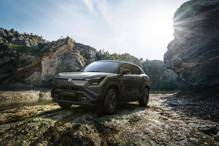 Suzuki представила свой первый электромобиль e VITARA  