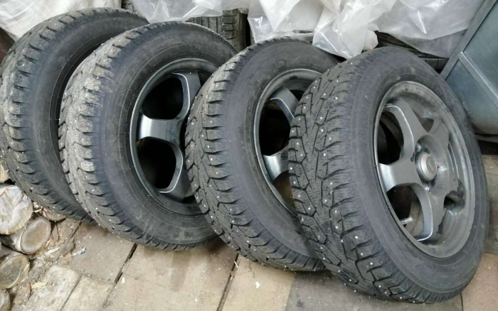 Когда менять летние шины на зимние — простые приметы