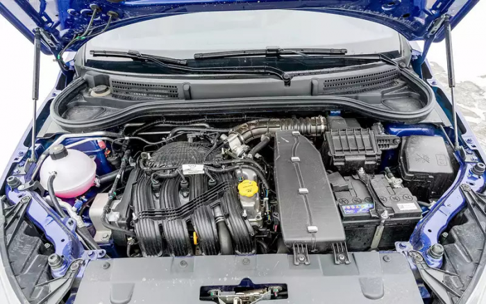 Выбираем недорогой универсальный автомобиль: сравнили две Лады и Солярис