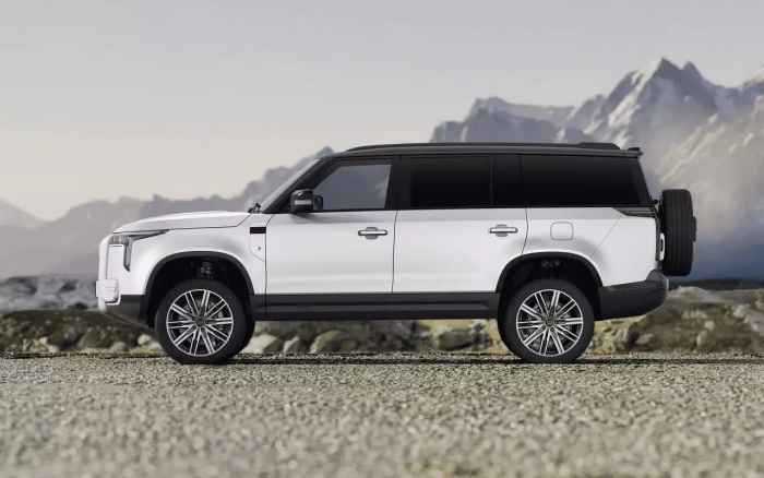 Большой внедорожник российской сборки выходит в продажу: комплектации и цены