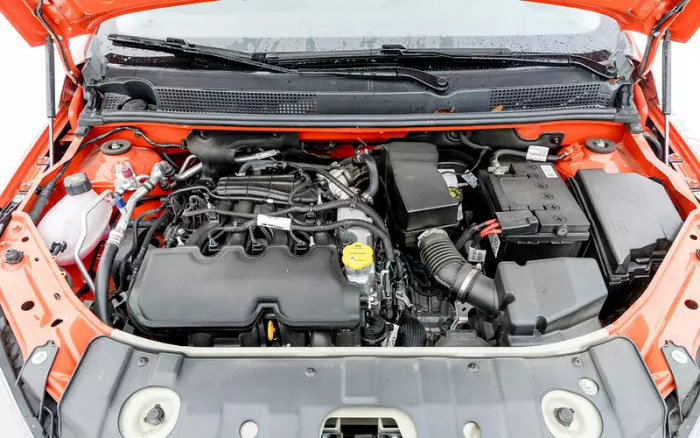 Выбираем недорогой универсальный автомобиль: сравнили две Лады и Солярис