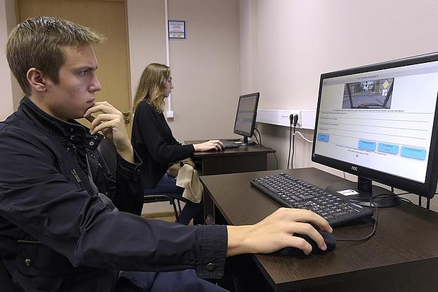 Сколько нужно учиться на водительские права в 2026 году? Количество часов для каждой категории, как сократить срок