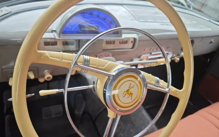 Уникальную раннюю Волгу с заводским автоматом продают в России