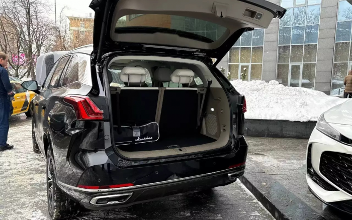 Кроссовер Москвич М90 — первые реальные изображения салона