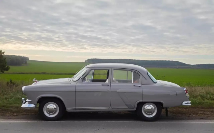 Уникальную раннюю Волгу с заводским автоматом продают в России