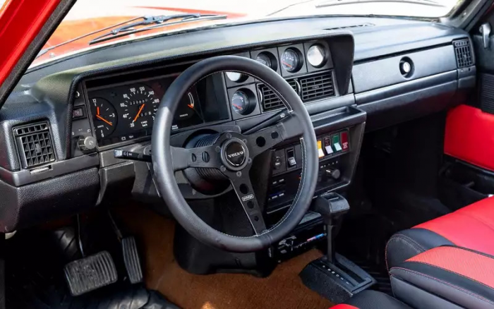 «Вольво-драйвер» — за что любили Volvo 240 и над чем подшучивали