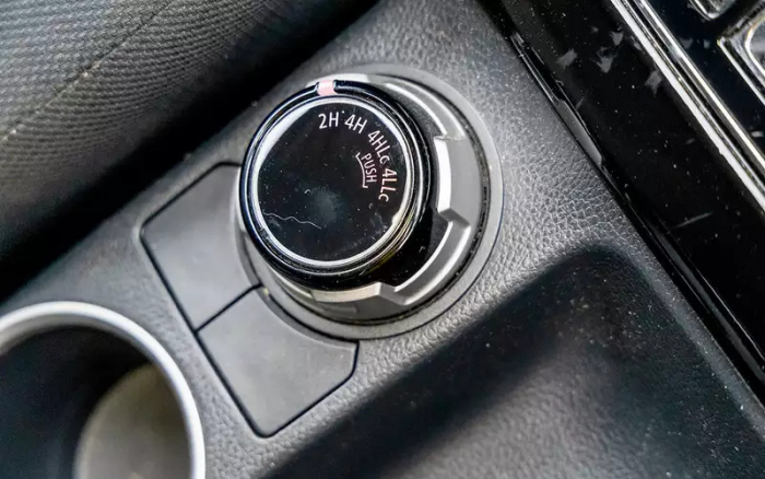 Внедорожники за 4 млн: сравнили новый китайский и японский с пробегом