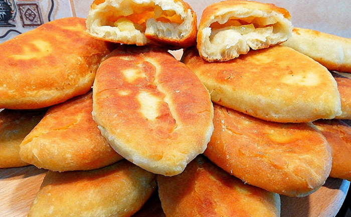 Воздушные пирожки без дрожжей на кефире и сметане: даже разогретыми будут нежными