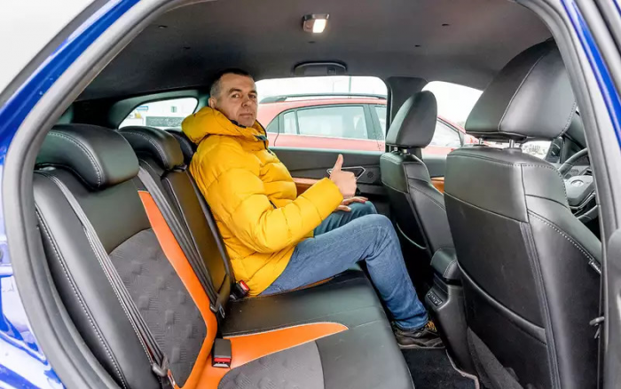 Выбираем недорогой универсальный автомобиль: сравнили две Лады и Солярис