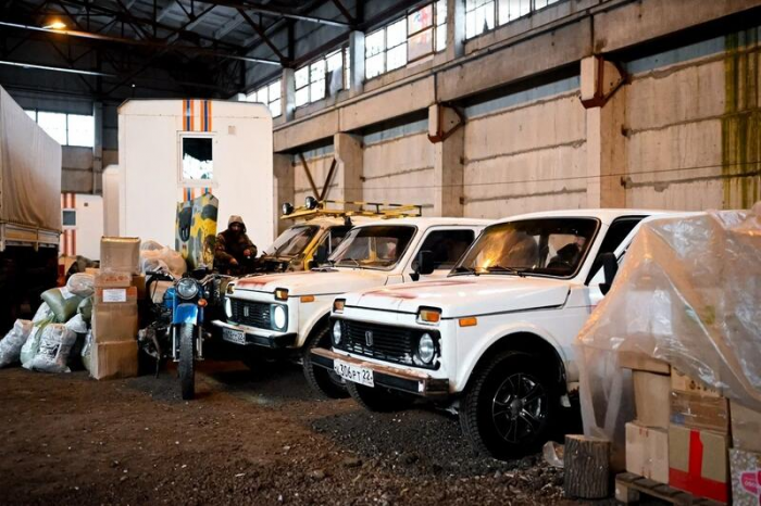 Две фуры с гуманитарной помощью направили из Барнаула в зону СВО