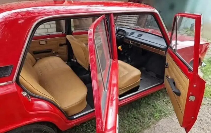 "Копейка" за миллион: сын подарил отцу машину, о которой тот мечтал 45 лет