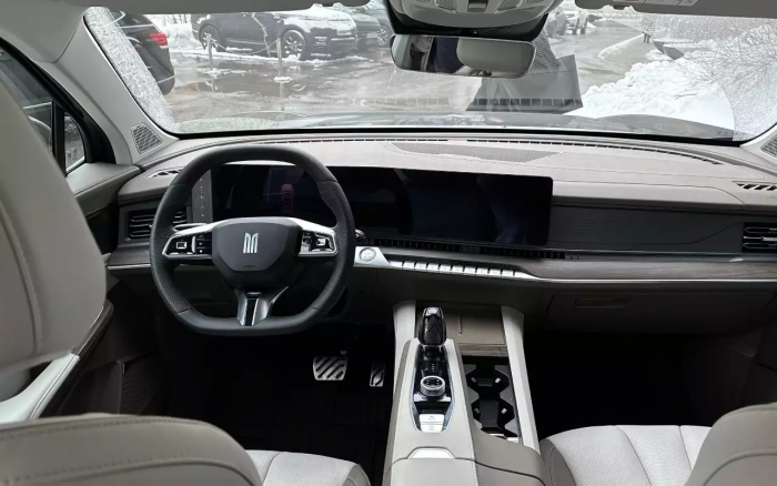 Кроссовер Москвич М90 — первые реальные изображения салона