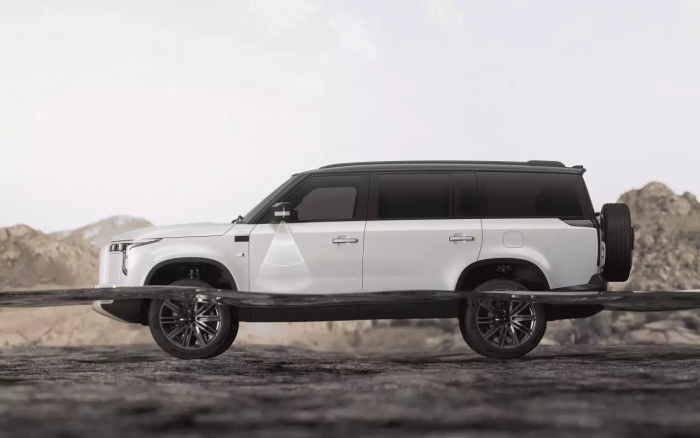 Большой внедорожник российской сборки выходит в продажу: комплектации и цены