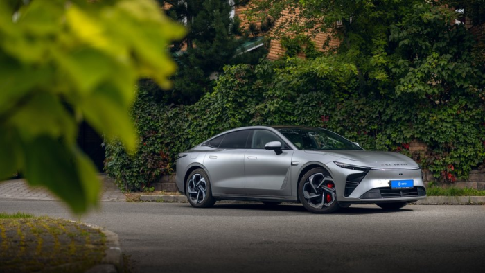 Гибридный спортивный седан Exeed Exlantix ES: что это за машина и как она едет