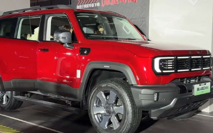 Рама, полный привод, смешной расход — новая версия серьезного внедорожника