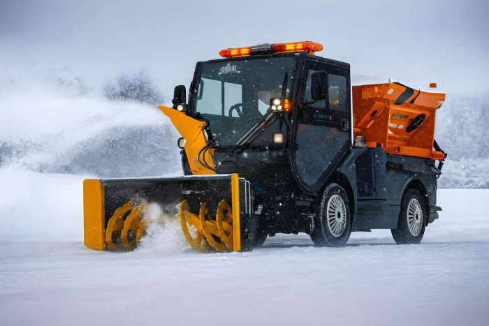 Швейцарский нож на колесах — одна машина взамен бригады дворников и парка техники