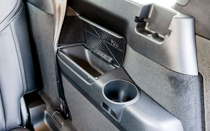 Словно в дорогой яхте! Как едет и сколько стоит премиум не из Китая?