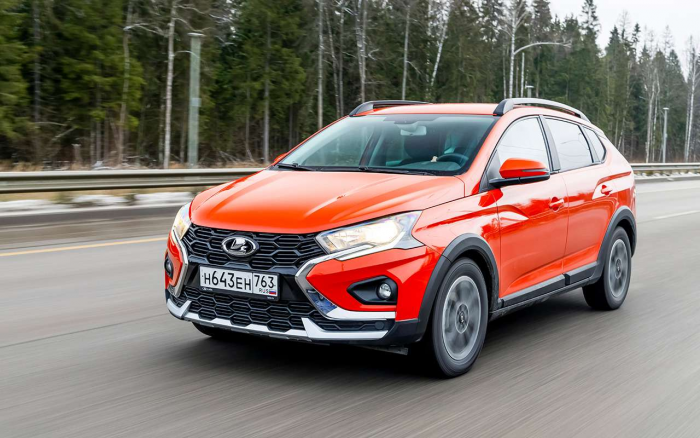 Выбираем недорогой универсальный автомобиль: сравнили две Лады и Солярис