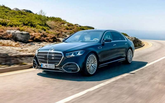 Тканевый салон и физические кнопки: чем удивил рестайлинговый Мерседес-S класса?