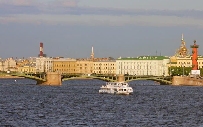 Биржевой мост закроют на ремонт