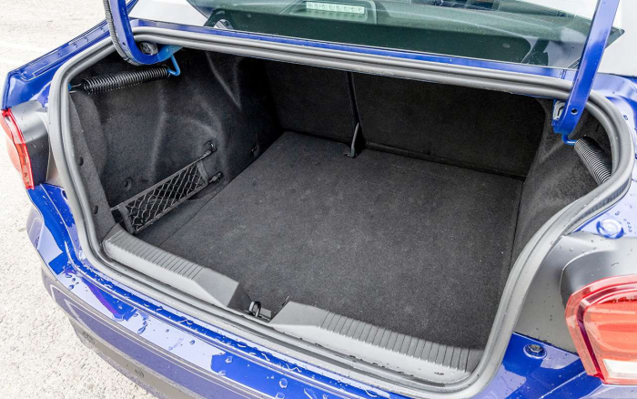 Лада Искра против конкурентов — большой тест недорогих седанов