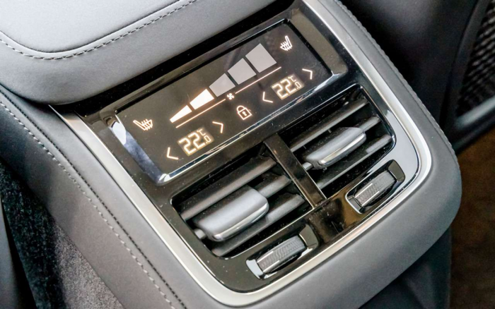 Словно в дорогой яхте! Как едет и сколько стоит премиум не из Китая?