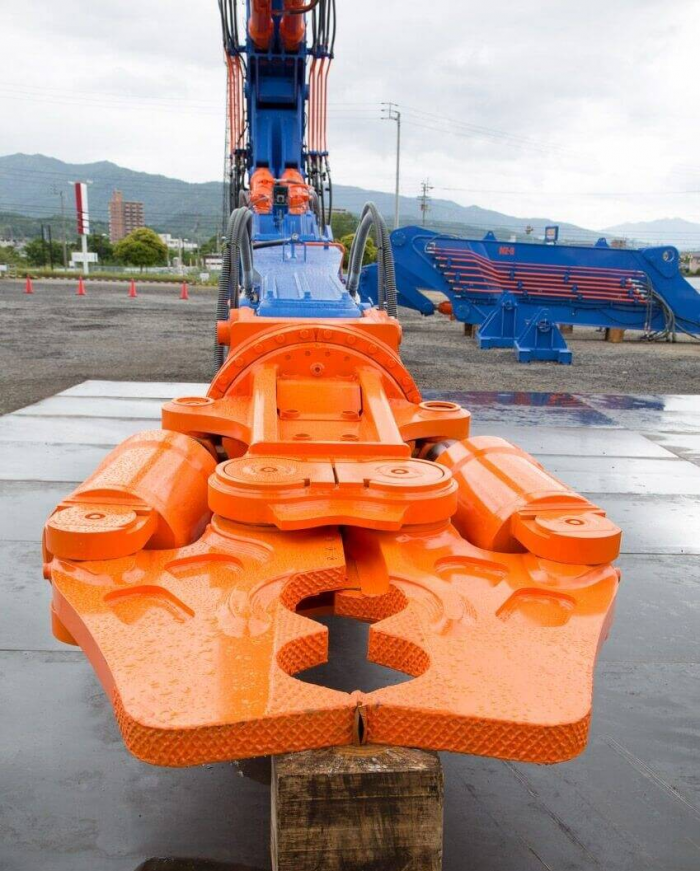 Как выглядит крупнейшая машина для сноса зданий — Kobelco SK3500D