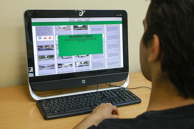 Сколько нужно учиться на водительские права в 2026 году? Количество часов для каждой категории, как сократить срок