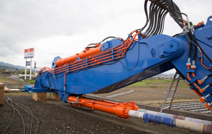 Как выглядит крупнейшая машина для сноса зданий — Kobelco SK3500D