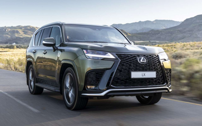 В России начались продажи люксовой версии нового Лэнд Крузера: сколько стоит?