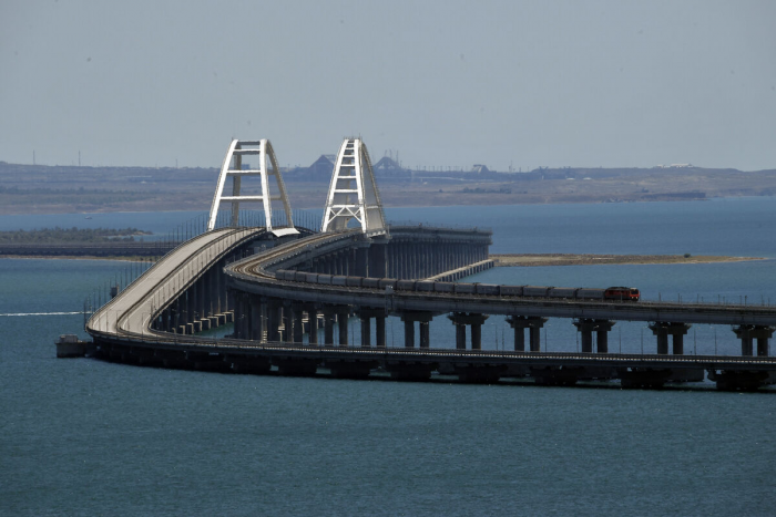 В Минтрансе водителям посоветовали проезжать Крымский мост по вторникам и средам