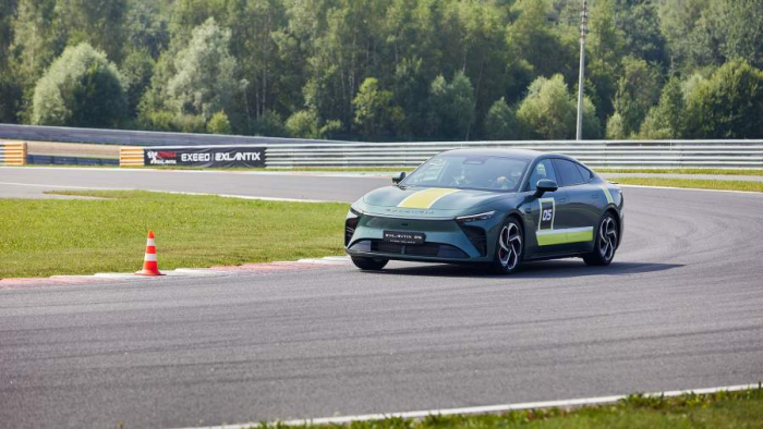 Новый большой кроссовер Exeed ET8 появится в России