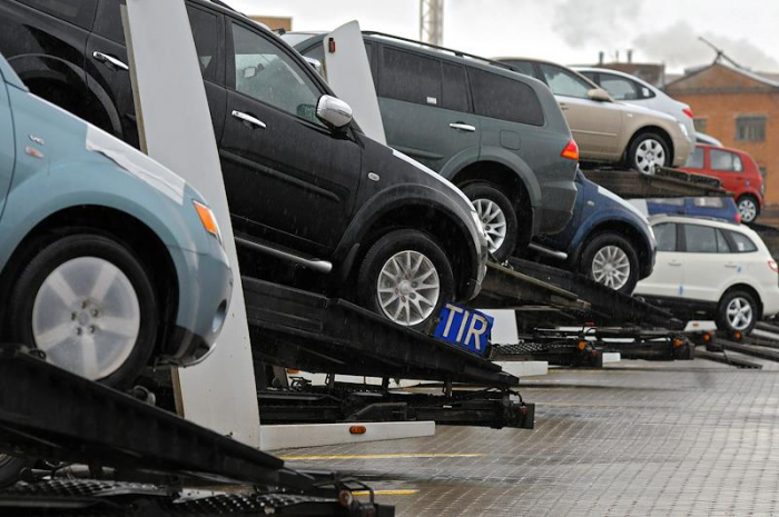 Тысячи россиян купили авто из Казахстана, теперь от них требуют доплатить утильсбор. Речь о миллионных суммах и пени