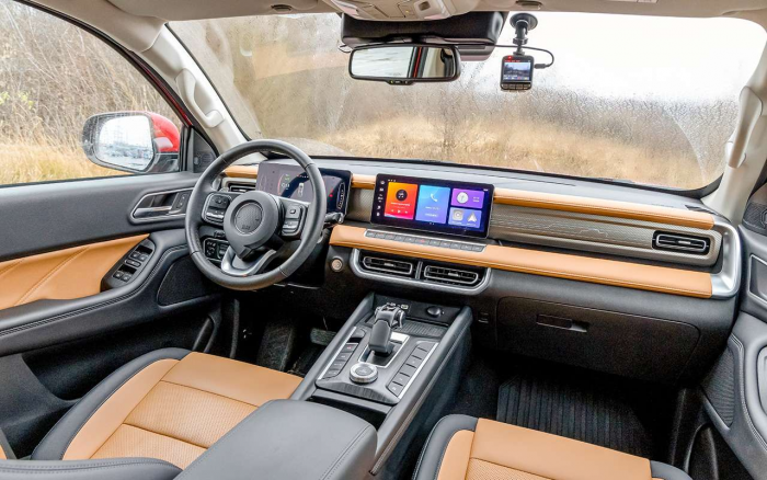 Внедорожники за 4 млн: сравнили новый китайский и японский с пробегом