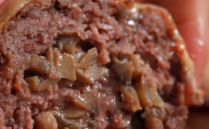 Гениальное мясо на Новый год: рецепт без затрат и почти без хлопот