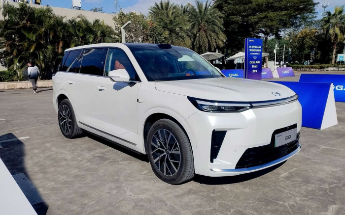 Популярный бренд привезет в Россию два добротных кроссовера и гиперкар