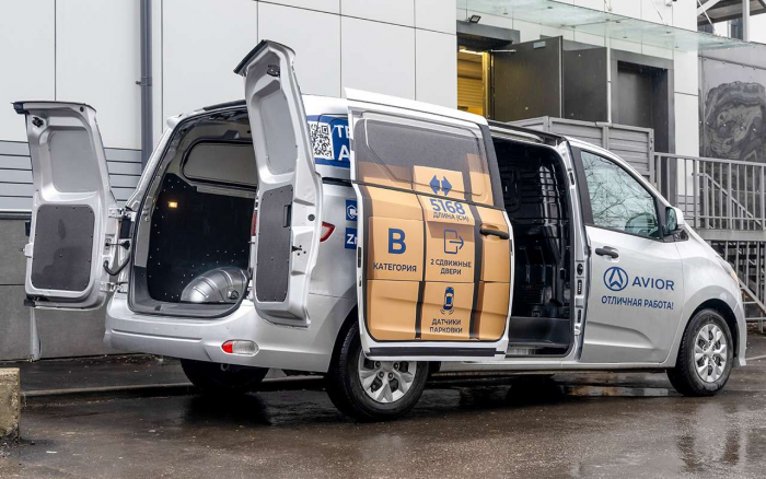 Дизель, механика, задний привод — добротный фургон подешевел на 300 тысяч